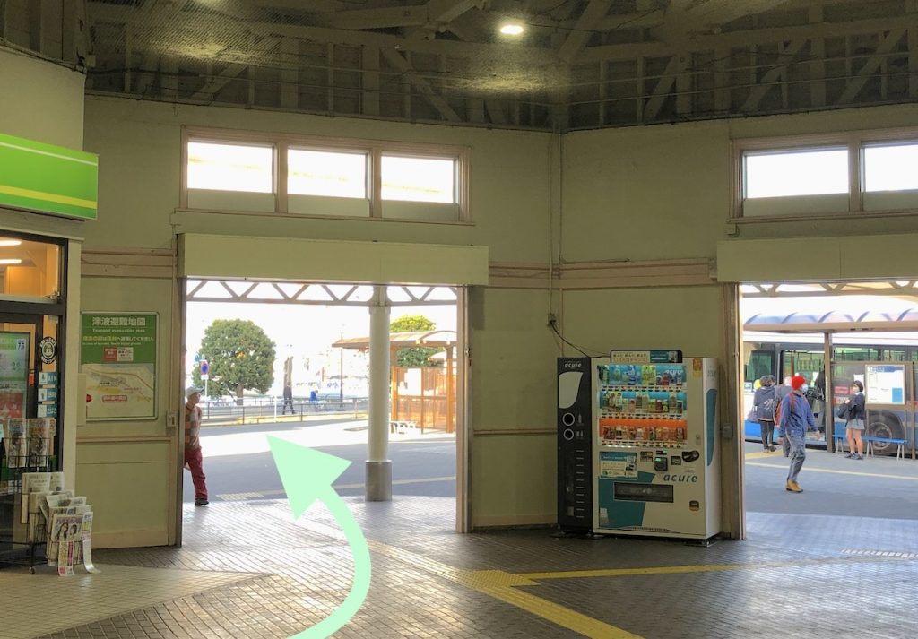 横須賀駅から横須賀芸術劇場へのアクセス画像2