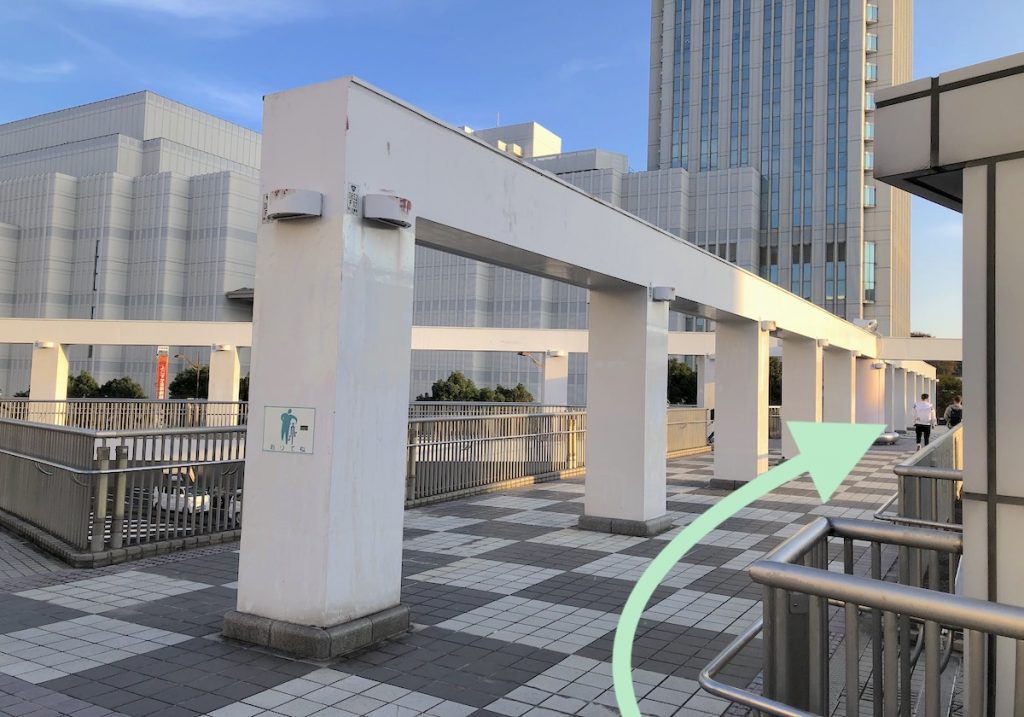 横須賀駅から横須賀芸術劇場へのアクセス画像7