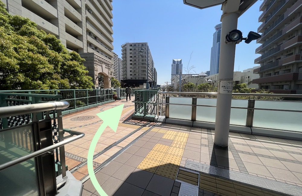 大阪メトロ中央線コスモスクエア駅からインテックス大阪へのアクセス画像4